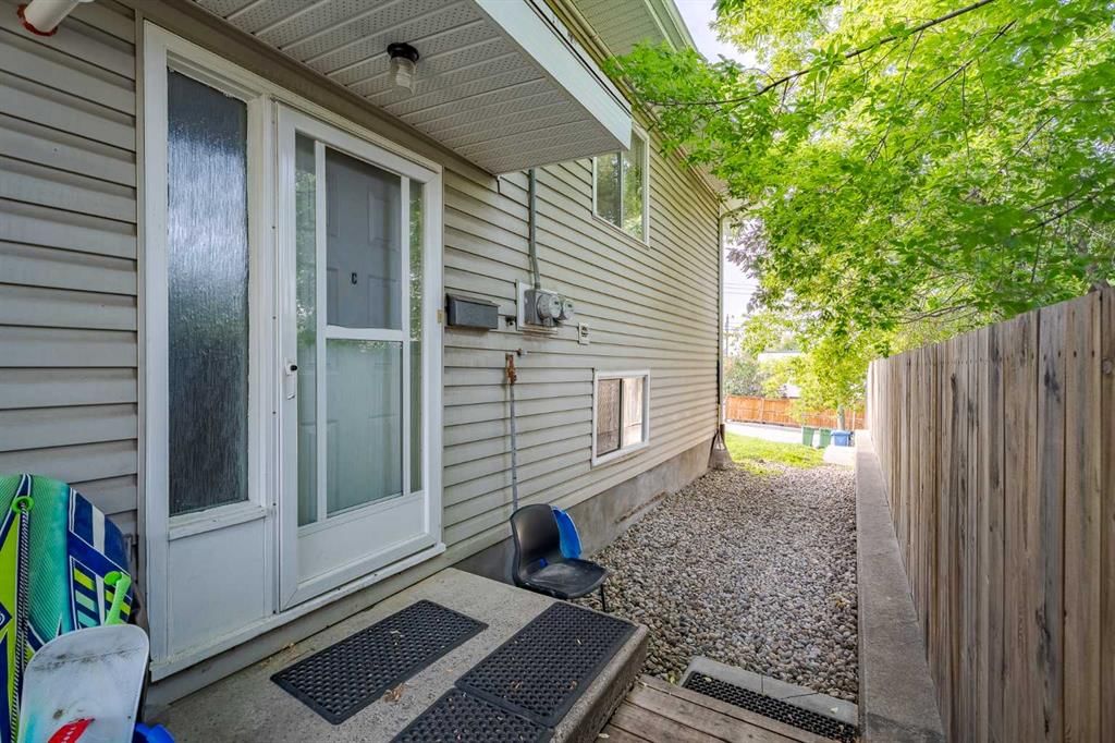 424 Sabrina Road SW, Calgary — photo 2 of 26