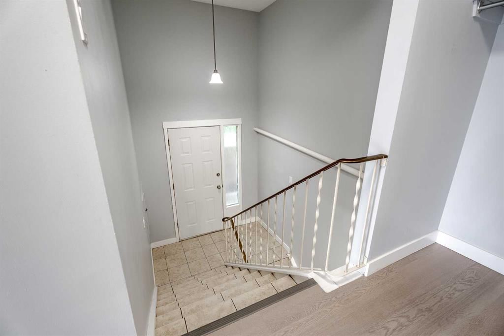 424 Sabrina Road SW, Calgary — photo 3 of 26