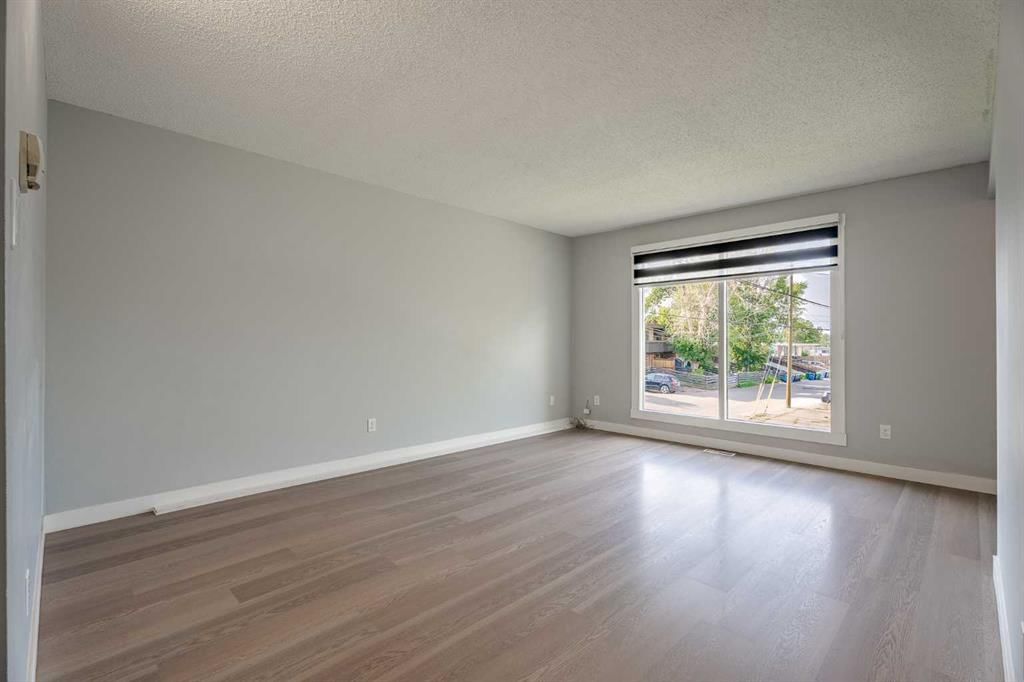 424 Sabrina Road SW, Calgary — photo 5 of 26