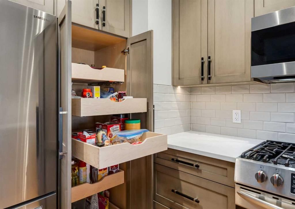 24 Silverado Saddle Court SW, Calgary — photo 4 of 48