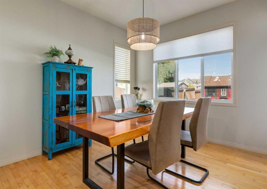 24 Silverado Saddle Court SW, Calgary — photo 5 of 48