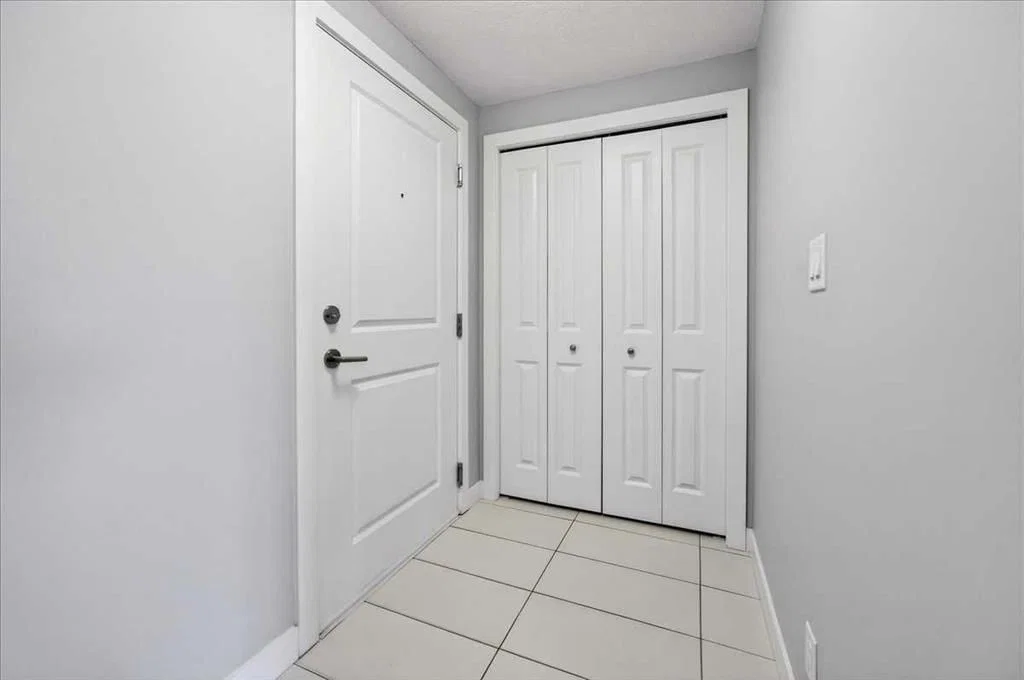 501, 24 Varsity Estates Circle NW, Calgary — photo 4 of 40