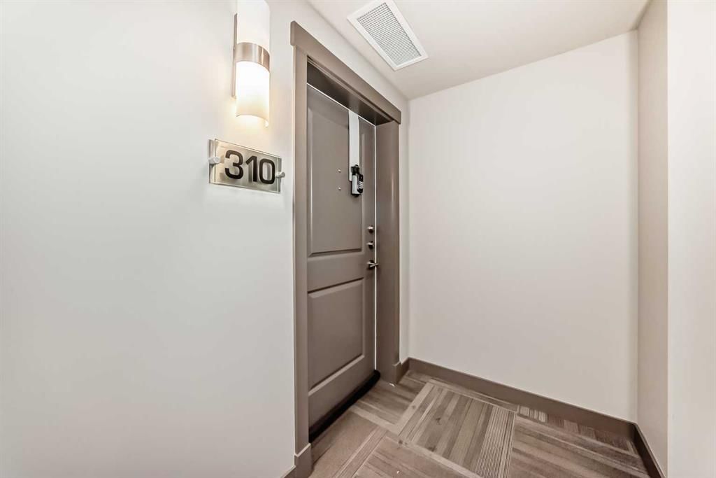 310, 24 Varsity Estates Circle NW, Calgary — photo 3 of 34