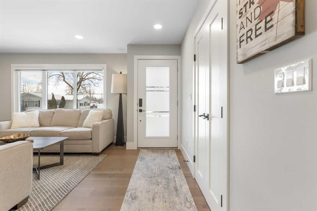 9936 Maplecreek Drive SE, Calgary — photo 3 of 50
