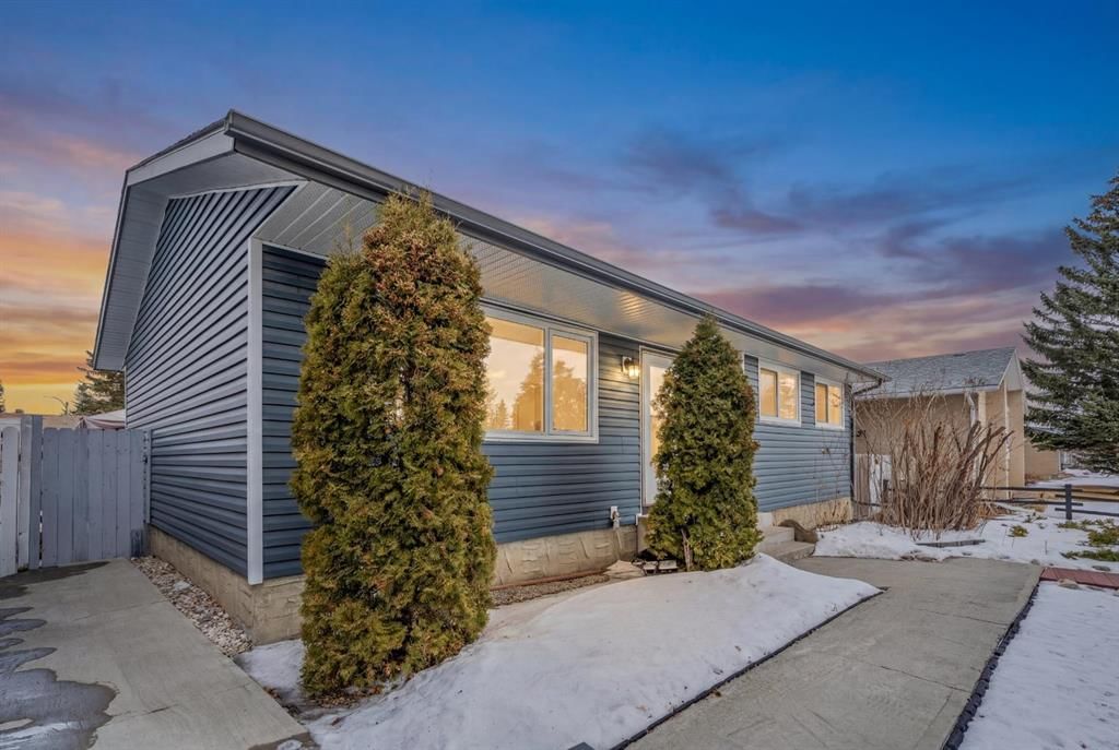 724 Pinecliff Road NE, Calgary — photo 2 of 45