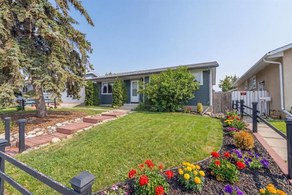 724 Pinecliff Road NE, Calgary — photo 3 of 45