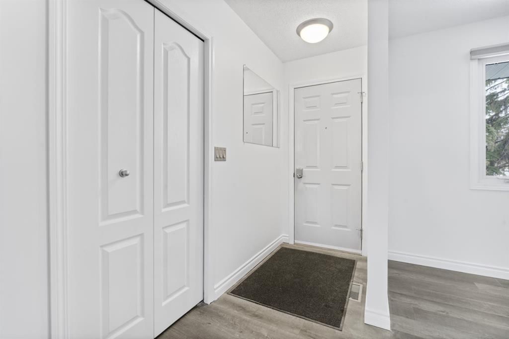 724 Pinecliff Road NE, Calgary — photo 5 of 45