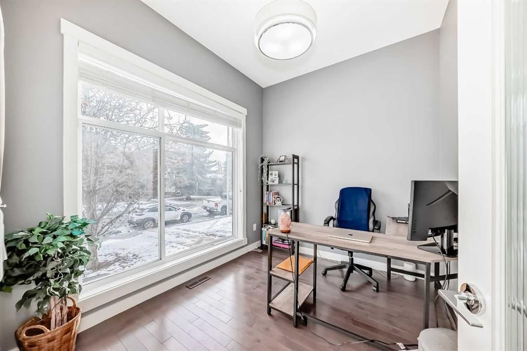 2807 25 Street SW, Calgary — photo 3 of 38