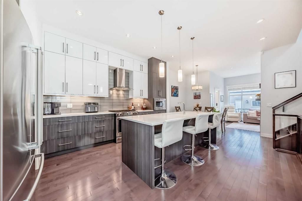 2807 25 Street SW, Calgary — photo 4 of 38