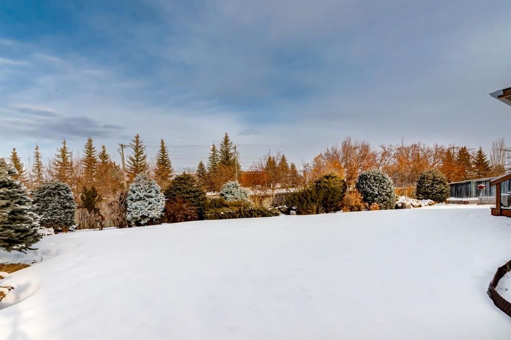 327 Millview Place SW, Calgary — photo 5 of 39