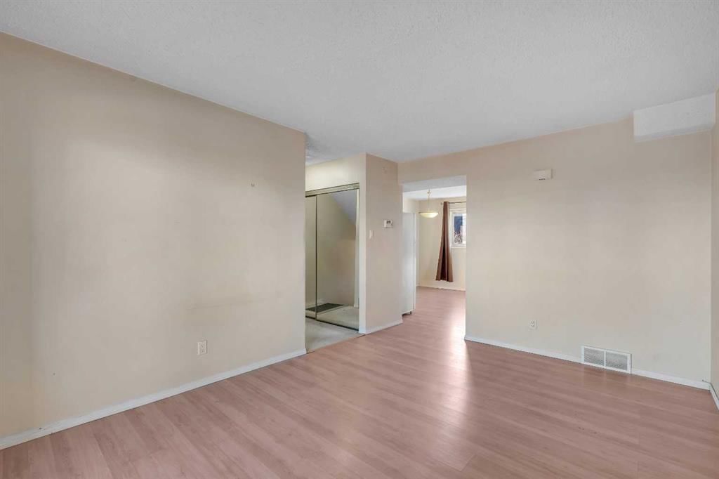14, 8112 36 Avenue NW, Calgary — photo 4 of 18