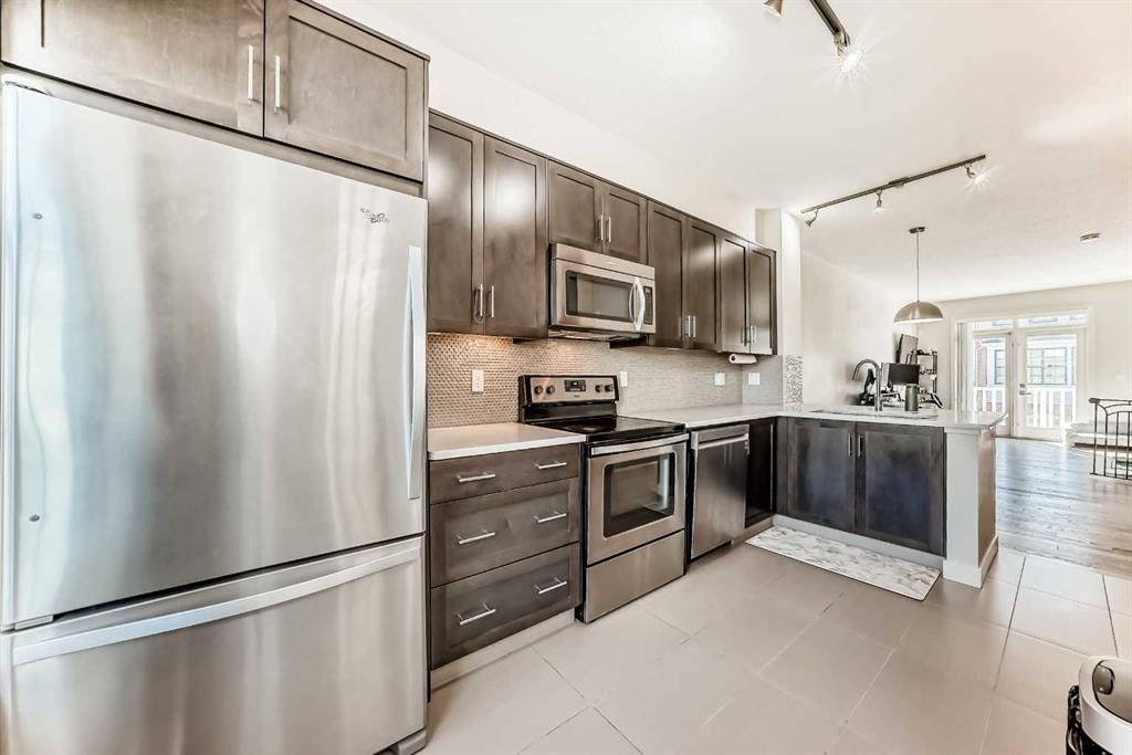 84 Sherwood Row NW, Calgary — photo 3 of 24