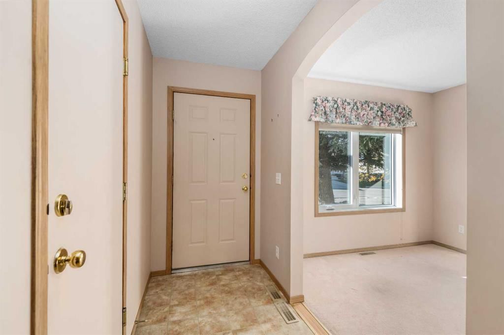 115 Chaparral Point SE, Calgary — photo 3 of 40