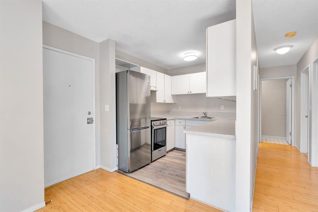 407D, 5601 Dalton Drive NW, Calgary — photo 3 of 34