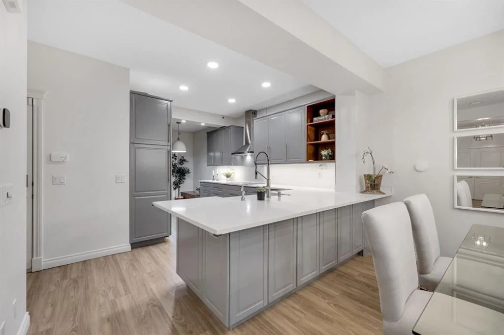 12, 10 St Julien Drive SW, Calgary — photo 3 of 43