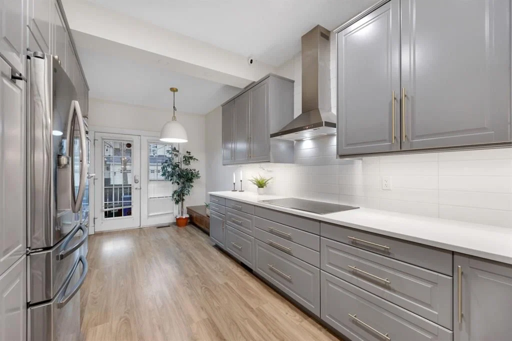 12, 10 St Julien Drive SW, Calgary — photo 5 of 43