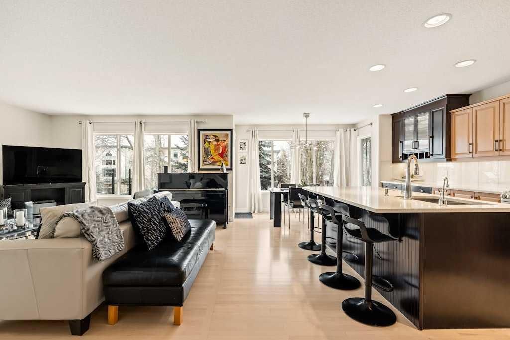 18 Simcoe Terrace SW, Calgary — photo 5 of 36