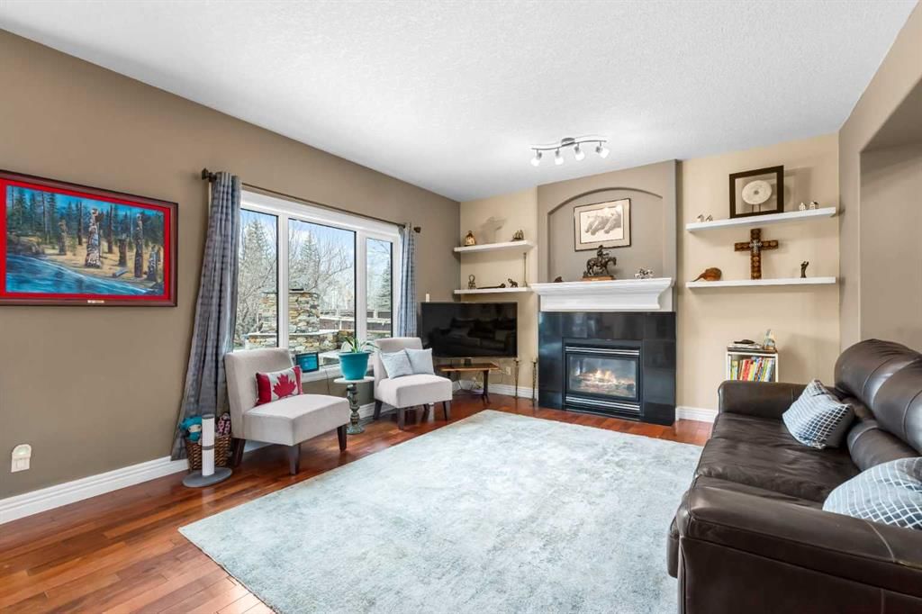 20 Royal Highland Court NW, Calgary — photo 3 of 45