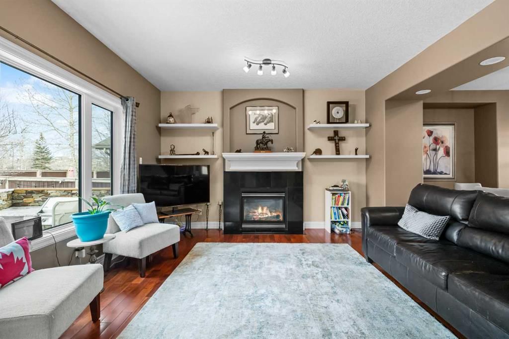 20 Royal Highland Court NW, Calgary — photo 4 of 45