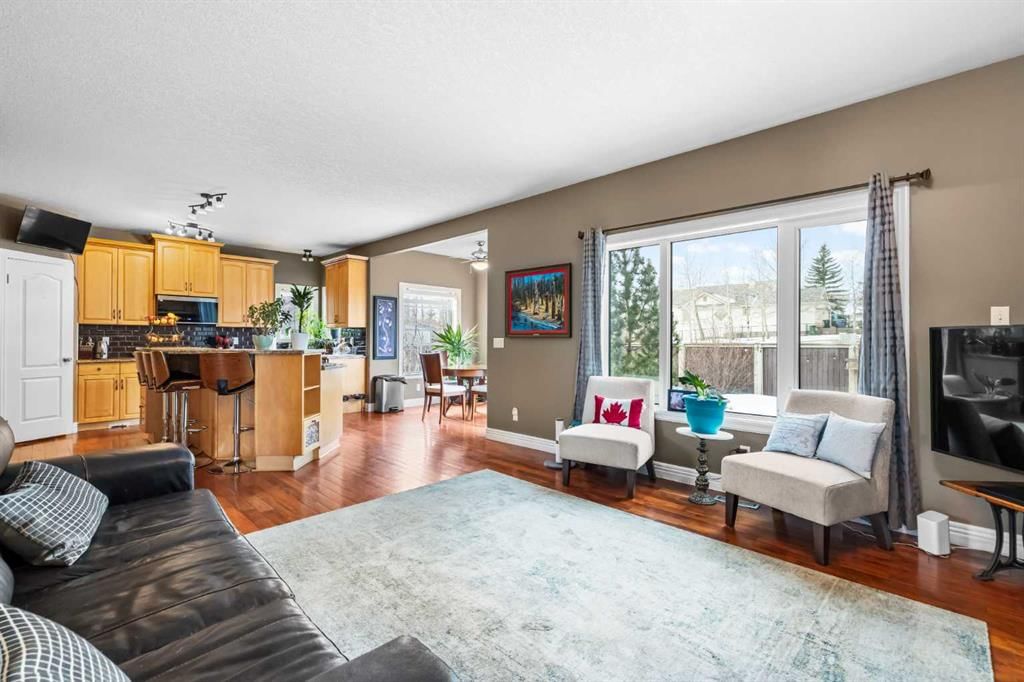 20 Royal Highland Court NW, Calgary — photo 5 of 45