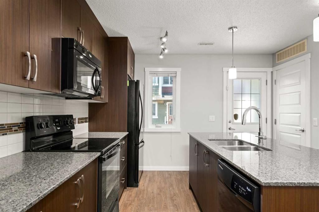 509 Auburn Bay Circle SE, Calgary — photo 3 of 35