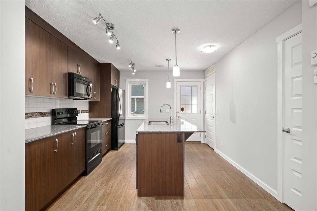 509 Auburn Bay Circle SE, Calgary — photo 4 of 35