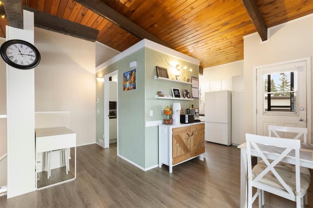 4954 Rundlewood Drive NE, Calgary — photo 4 of 40