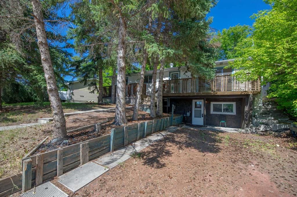 4908 23 Avenue NW, Calgary — photo 3 of 33