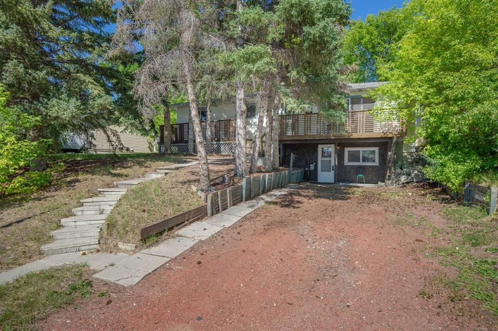 4908 23 Avenue NW, Calgary — photo 4 of 33