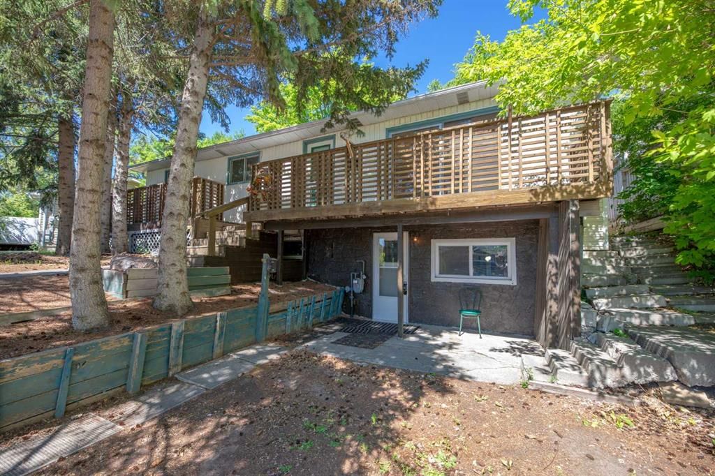 4908 23 Avenue NW, Calgary — photo 5 of 33