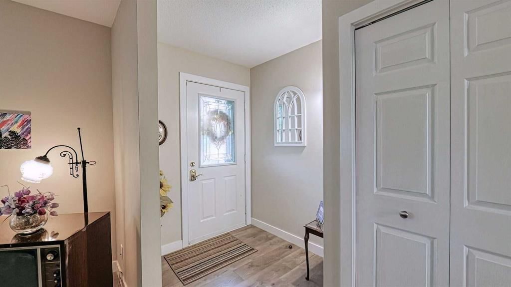 7508 7 Street NW, Calgary — photo 4 of 47