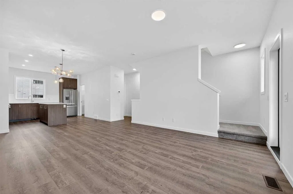 64 Creekside Drive SW, Calgary — photo 2 of 35