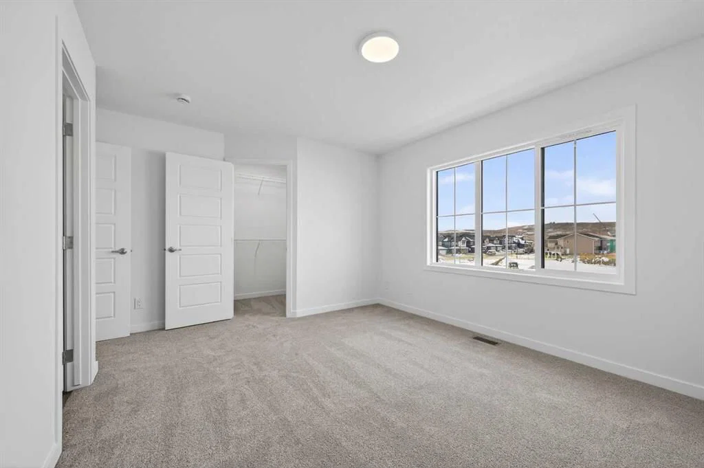 64 Creekside Drive SW, Calgary — photo 5 of 35