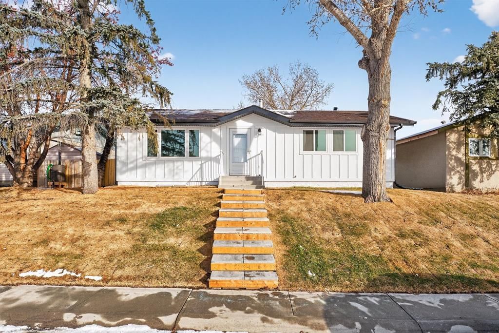 432 Ogden Drive SE, Calgary — photo 2 of 35