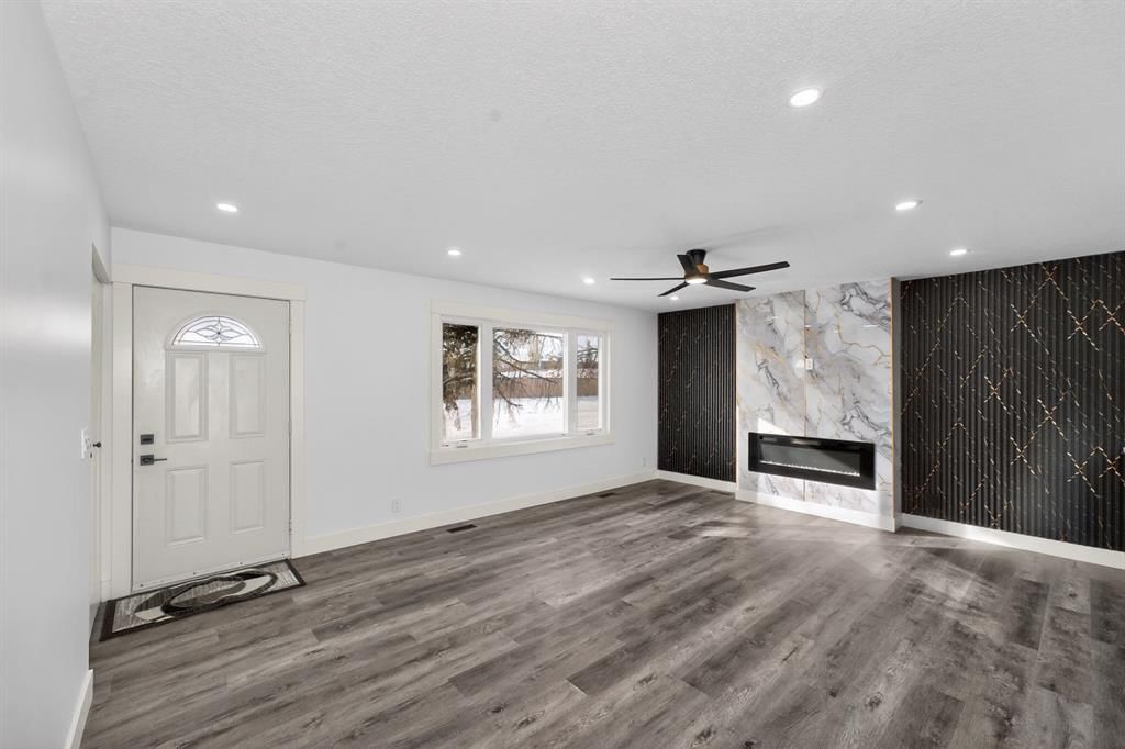 432 Ogden Drive SE, Calgary — photo 4 of 35