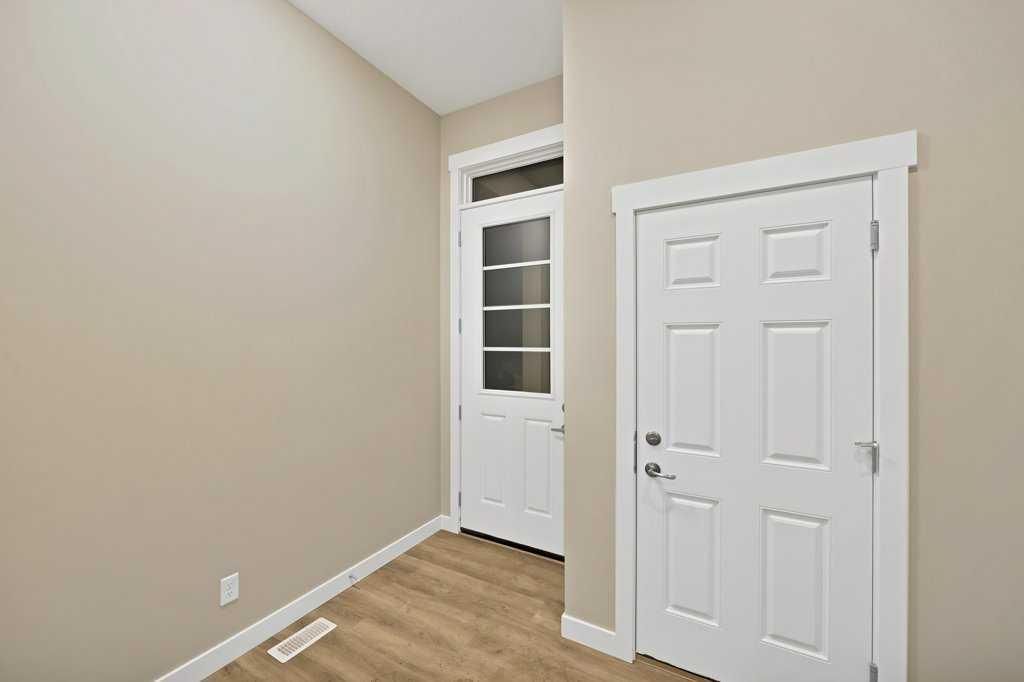 77 Corner Glen Road NE, Calgary — photo 4 of 36