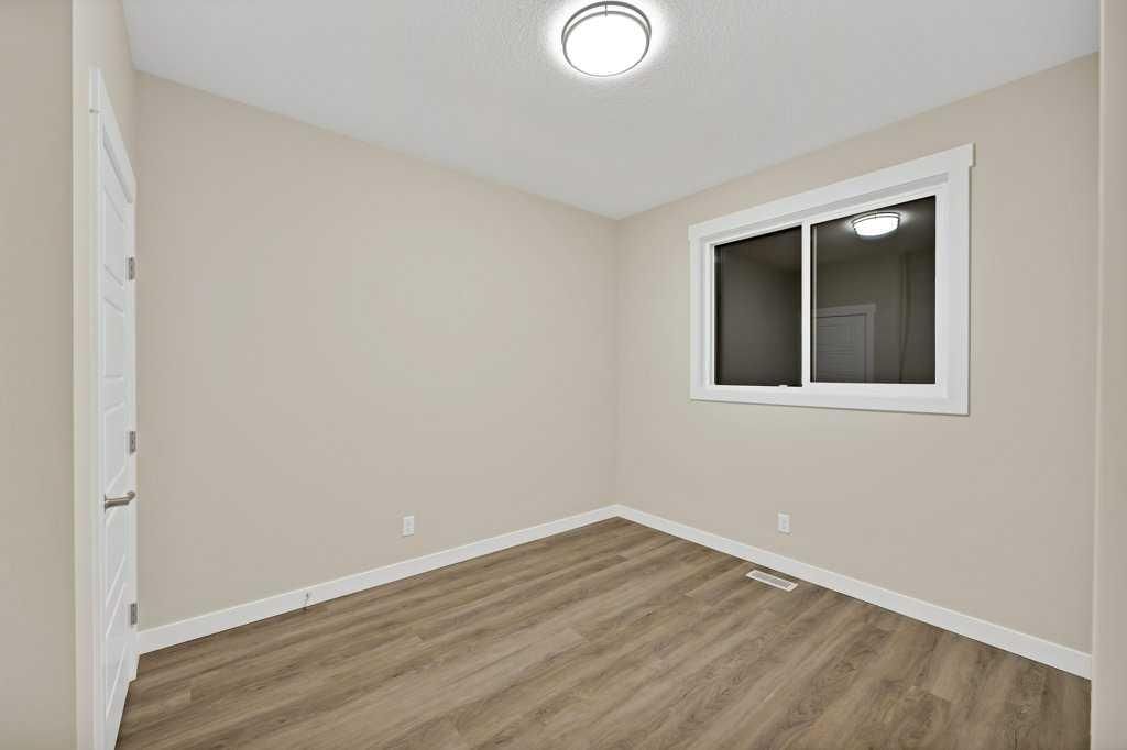 77 Corner Glen Road NE, Calgary — photo 5 of 36