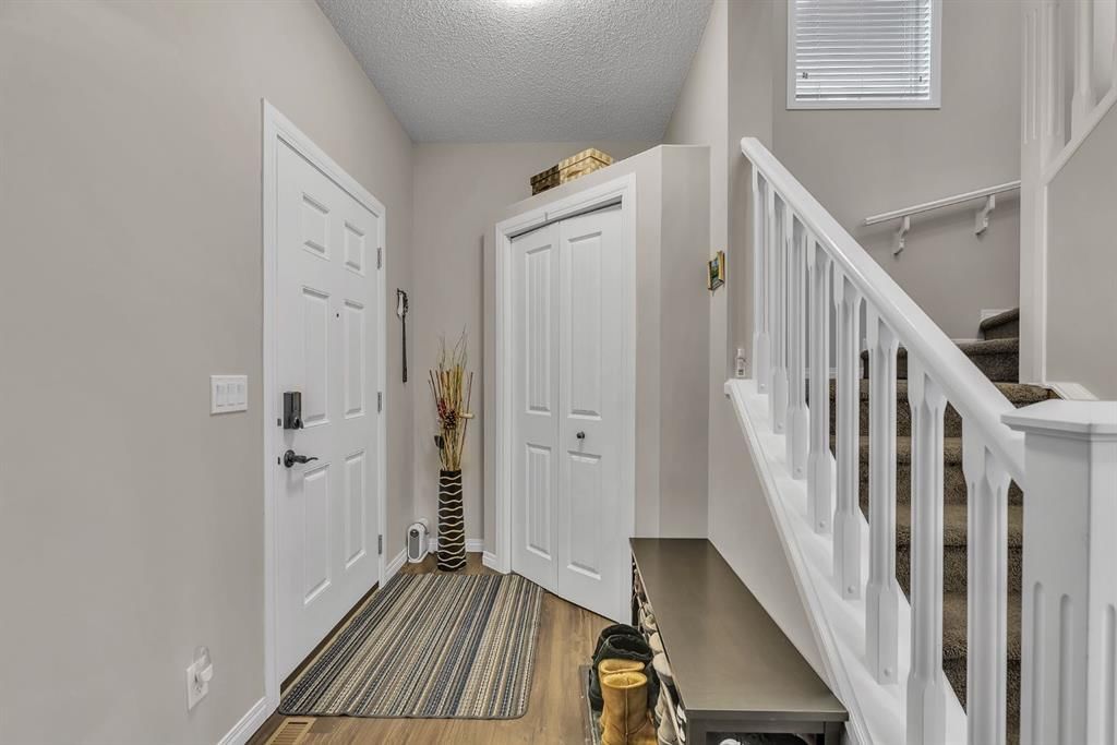 31 Walden Court SE, Calgary — photo 2 of 46
