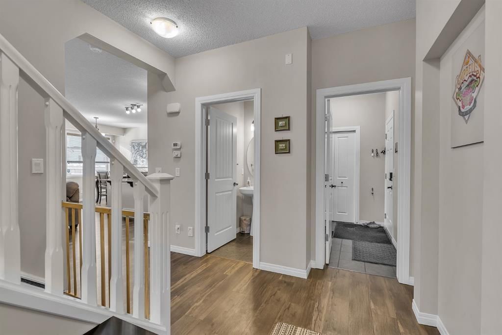 31 Walden Court SE, Calgary — photo 3 of 46