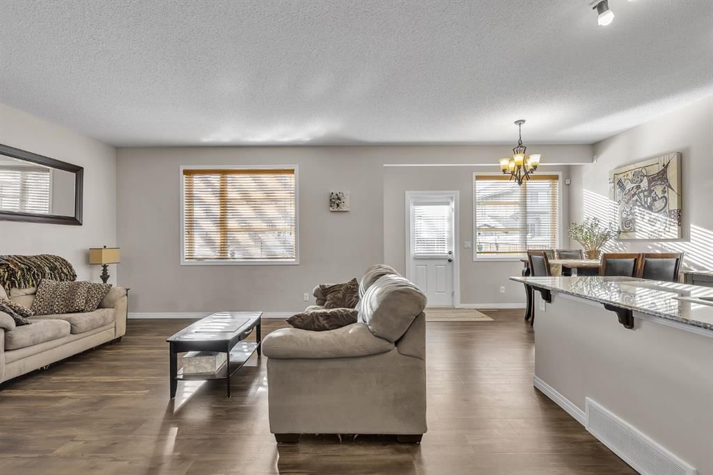 31 Walden Court SE, Calgary — photo 4 of 46