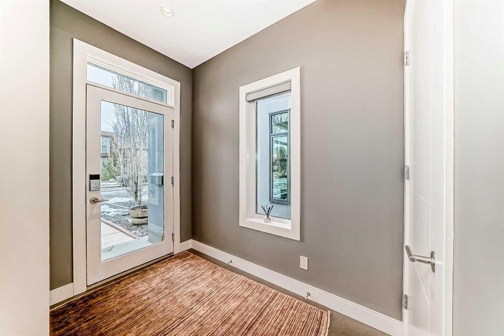 2614 21 Street SW, Calgary — photo 3 of 49