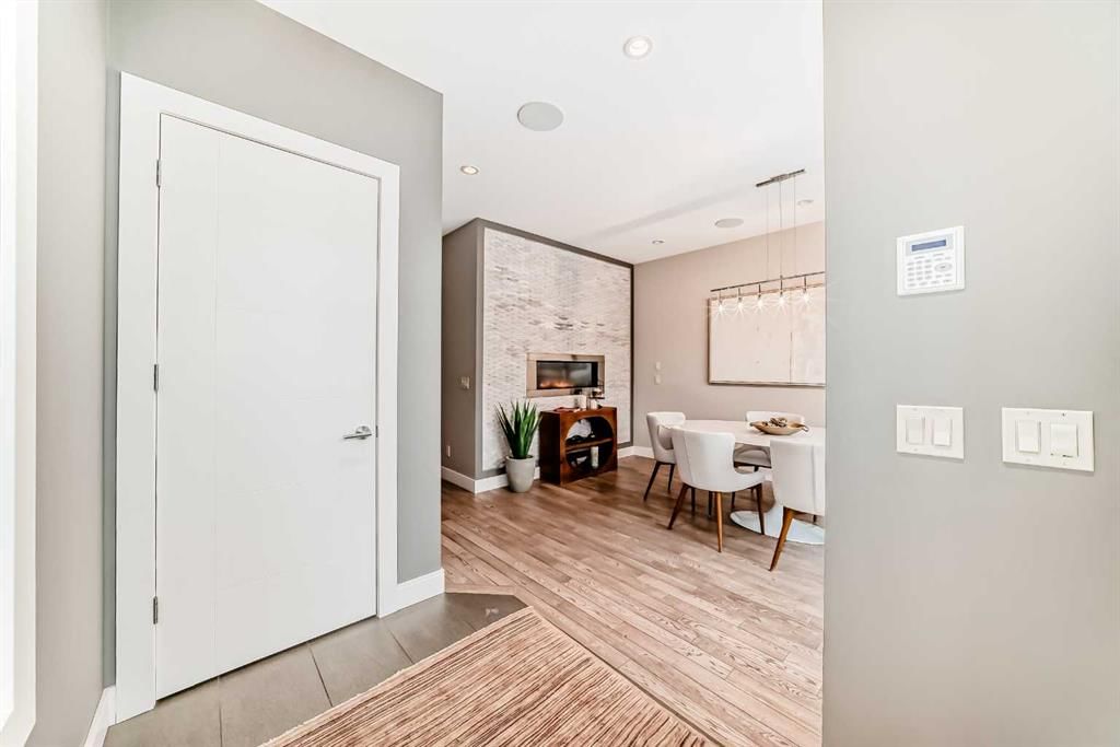 2614 21 Street SW, Calgary — photo 4 of 49