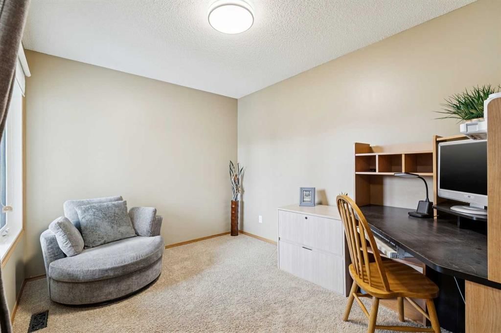 70 Tuscarora Close NW, Calgary — photo 3 of 39