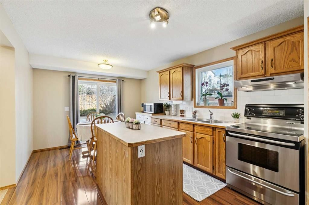 70 Tuscarora Close NW, Calgary — photo 5 of 39