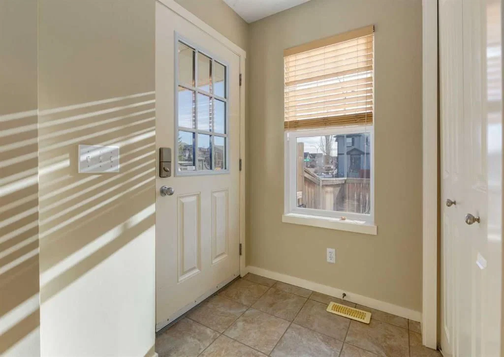 236 Silverado Drive SW, Calgary — photo 2 of 32
