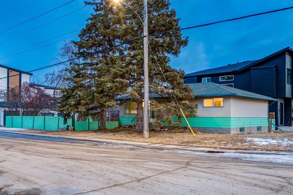 4313 30 Avenue SW, Calgary — photo 2 of 42