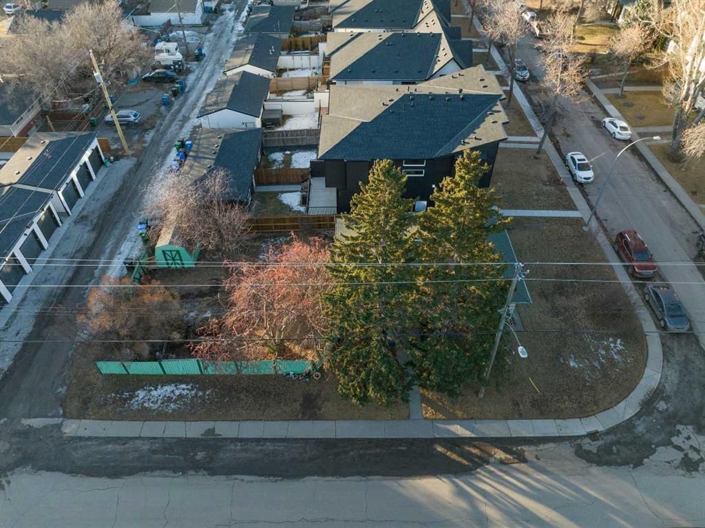 4313 30 Avenue SW, Calgary — photo 3 of 42