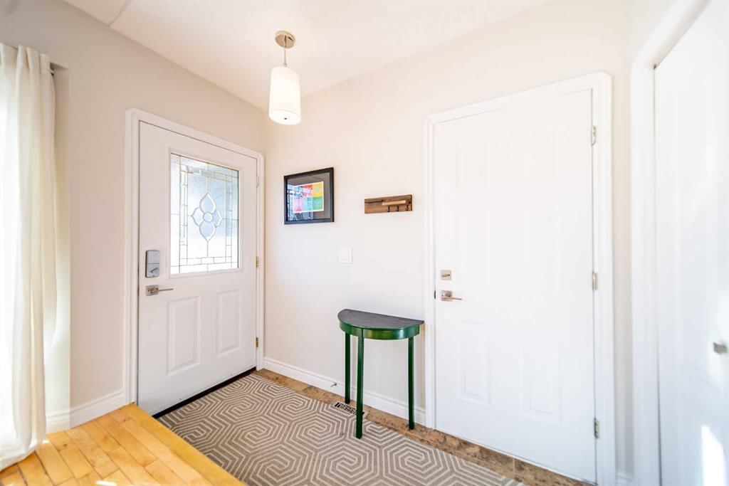 4 Cedargrove Road SW, Calgary — photo 5 of 38