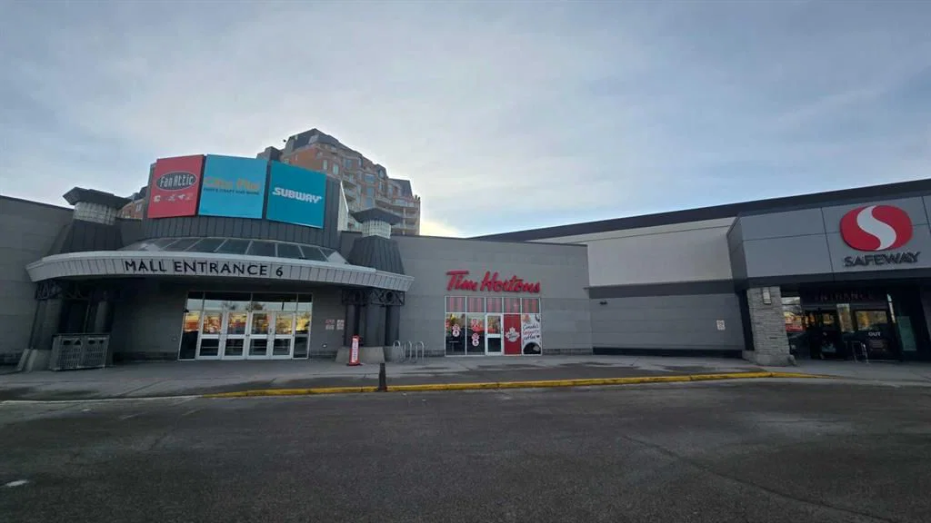 1632 14 Avenue NW, Calgary — main listing photo