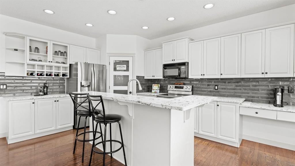 27 Cranwell Close SE, Calgary — photo 3 of 46